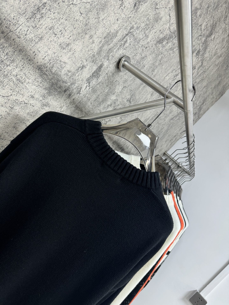 Pra*a sweater